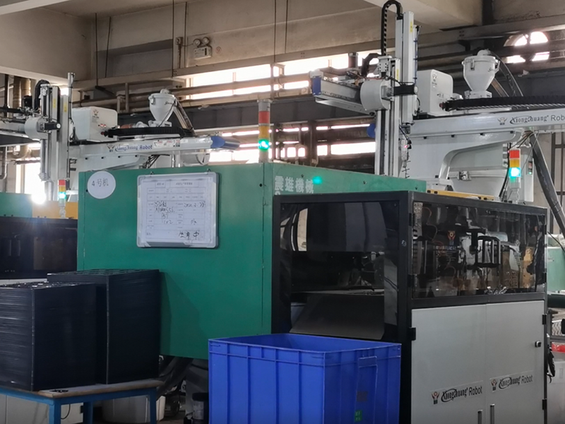 散熱風(fēng)扇入鐵片自動化（昌宏）